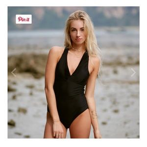 Albion SHELL SHOCK, BLACK V NECK SWIMSUIT
